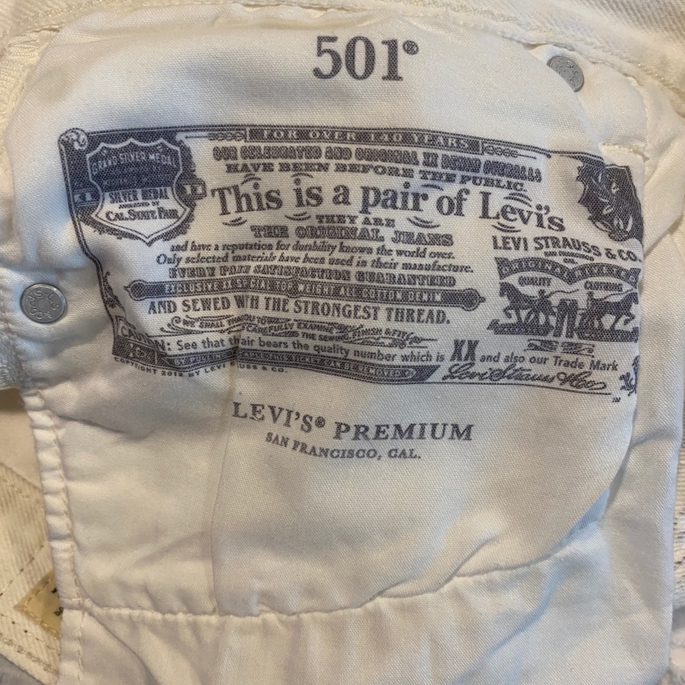 Levi’s 501 white jean shorts. Button up. - Picture 4 of 5
